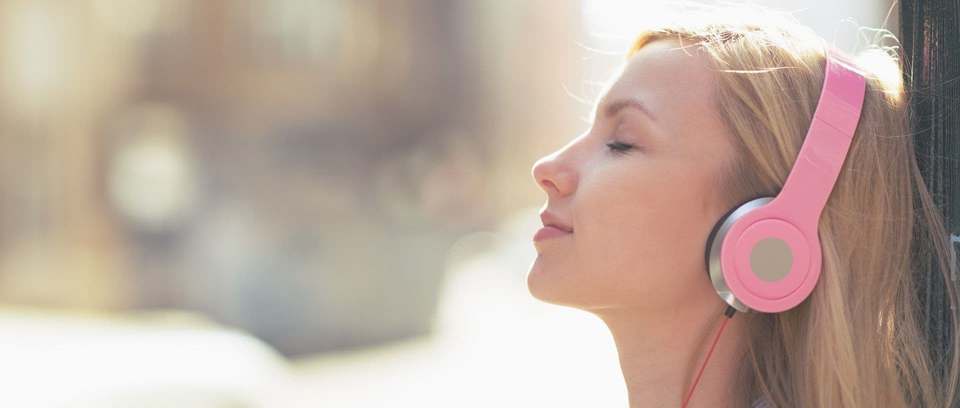 Ladies, Inilah 5 Jenis Musik Yang Membantu Kamu Atasi Stress