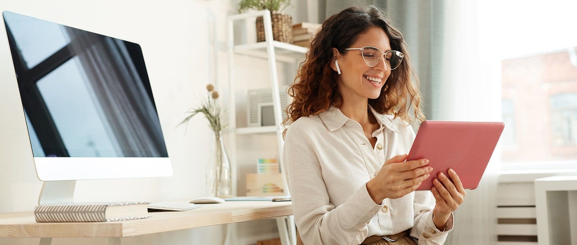 Mengapa Kamu Harus Fashionable dan Wangi saat Beraktivitas #DiRumahAja?