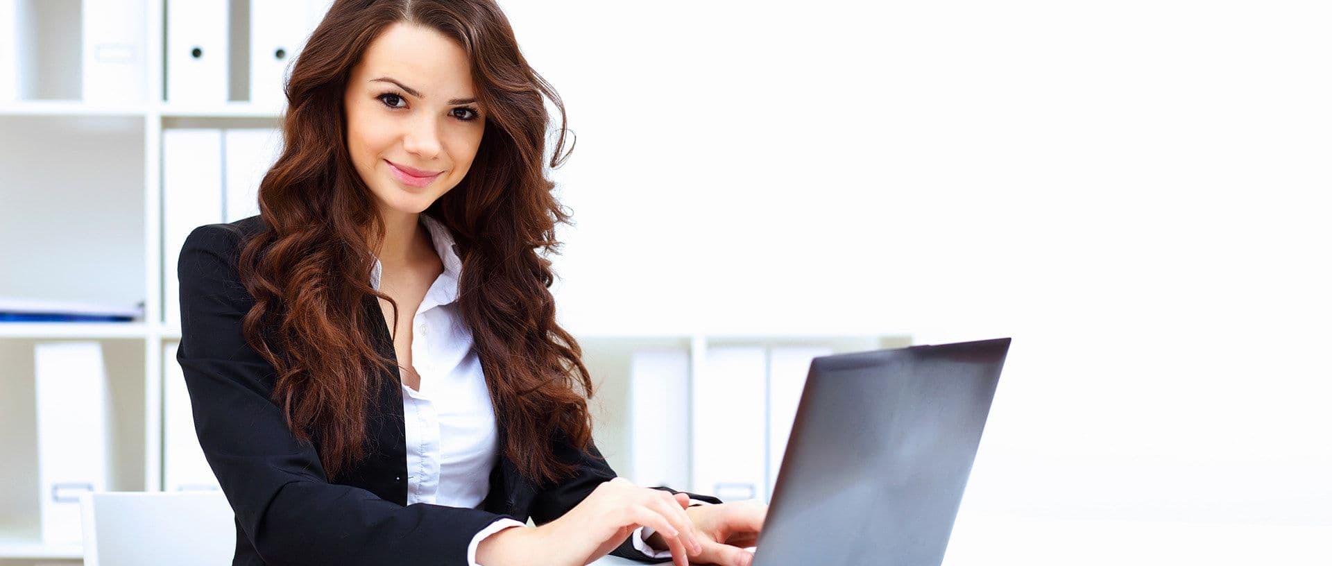 Ternyata Ke Kantor Bisa Membuat Kamu Makin Cantik, Ini Dia Caranya !